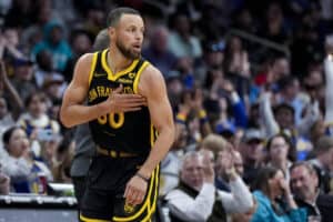 Stephen Curry on the court, showcasing success after keratoconus treatment.