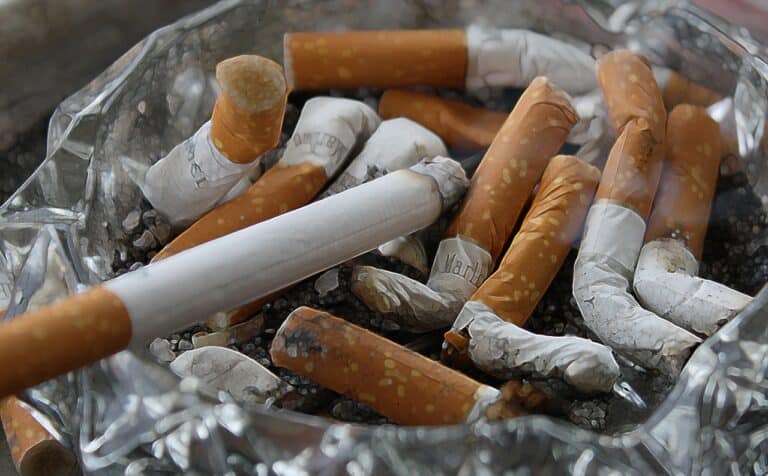 Cigarettes contribute to pollutants that cause red eyes